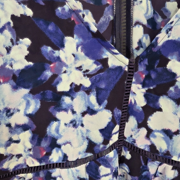 Jessica Simpson Blue and White Asymmetrical Sleeveless Blouse Size 2X - Picture 3 of 5